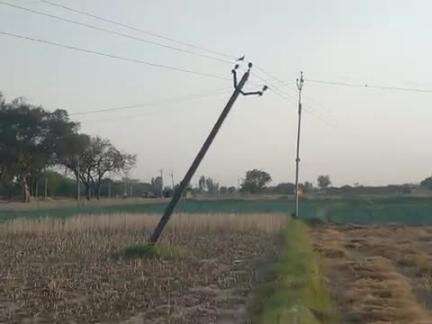 सिराथू रसीदमई पोस्ट करा। करीब 2 महीने से बिजली का पोल गिरा हुआ है लगातार शिकायत करने  पे बिजली  विभाग कोई सुनवाई नहीं @