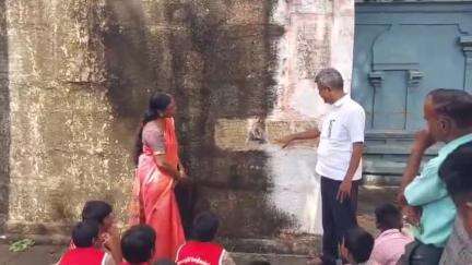 குளத்தூர்: பெருங்களூர் சிவன் ஆலயத்தில் தொன்மை பாதுகாப்பு மன்றத்தின் சார்பாக மாணவர்கள் கள ஆய்வு மேற்கொண்டனர் கல்வெட்டுகள் குறித்த விவரங்களை எடுத்துக் கூறபட்டது