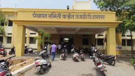 जामखेड: कर्जत पंचायतीसमोर मिरजगाव ग्रामपंचायत तिच्या मन बानी कारभाराविरोधात हलगी बजाव आंदोलन