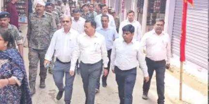 हुसैनाबाद: रामनवमी को लेकर हुसैनाबाद में प्रशासन सतर्क, फ्लैग मार्च निकालकर दिए गए सख्त निर्देश