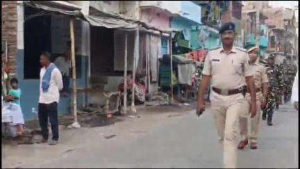 बहादुरपुर: रामनवमी को लेकर दरभंगा पुलिस अलर्ट, SSP के नेतृत्व में निकाला गया फ्लैग मार्च