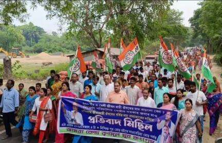 আমতা ১: আমতা কেন্দ্র তৃণমূল যুব কংগ্রেসের পক্ষ থেকে জীবনদায়ী ওষুধের মূল্য বৃদ্ধির প্রতিবাদে প্রতিবাদ মিছিল উপস্থিত বিধায়ক আমতা