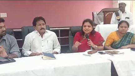 నరసాపురం: నరసాపురం ప్రాంత ప్రజలు పట్టణాన్ని పరిశుభ్రంగా ఉంచడంలో చైతన్యవంతులు కావాలి: కలెక్టర్ చదలవాడ నాగరాణి