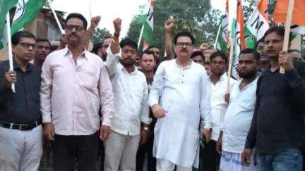 দাঁতন ২: ঔষধের মূল্য বৃদ্ধির প্রতিবাদে সাবড়াতে প্রতিবাদ মিছিল ও সভা করল তৃণমূল