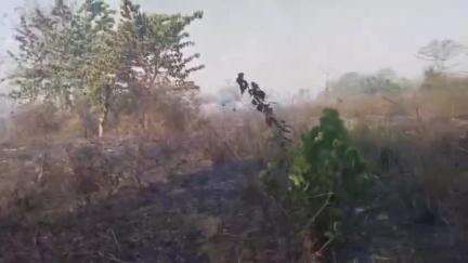 शिवाजी नगर: गनौली गांव के पास करेह नदी के किनारे लगी आग, ग्रामीणों ने कहा- शराब बनाने वाले गैस सिलेंडर से लगी आग