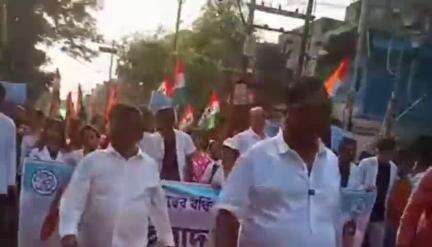 উলুবেড়িয়া ১: জীবনদায়ী ওষুধের  বর্ধিত মূল্য প্রত্যাহারের দাবিতে প্রতিবাদ মিছিল উপস্থিত রাজ্যের মন্ত্রী উলুবেরিয়াতে