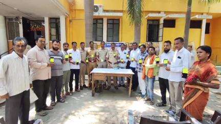 परळी: परळी शहर पोलिसांनी गहाळ मोबाईल दिले मिळवून