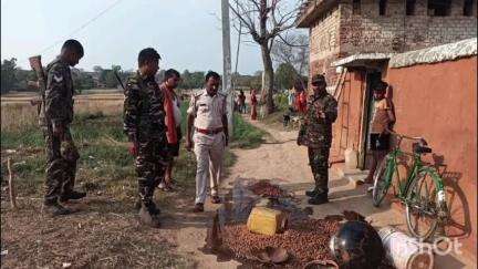 भवनाथपुर: भवनाथपुर थाना क्षेत्र में अवैध महुआ शराब के खिलाफ छापेमारी अभियान