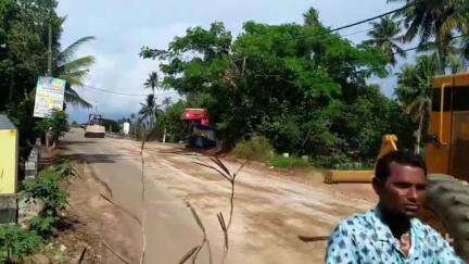 ചിറയിൻകീഴ്: മീരാൻകടവ് അഞ്ചുതെങ്ങ് ഭാഗത്തെ റോഡ് നിർമ്മാണത്തിൽ ആശാസ്ത്രീയത ആരോപിച്ച് റോഡ് നിർമ്മാണം നിർത്തിവെപ്പിച്ചു