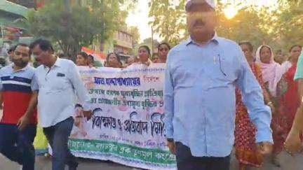 লাভপুর: ওষুধের দাম বৃদ্ধির প্রতিবাদে তৃণমূলের প্রতিবাদ মিছিল লাভপুরে, উপস্থিত তৃণমূল বিধায়ক