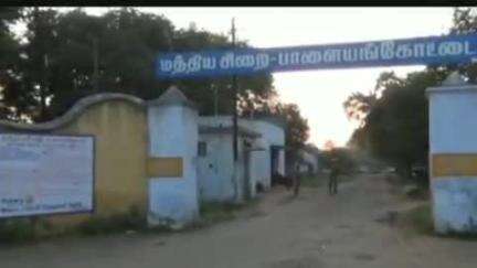 மானூர்: கொலை முயற்சி வழிப்பறி போன்ற வழக்குகளில் ஈடுபட்ட நபர் கைது குண்டர் தடுப்பு சட்டத்தின் கீழ் பாளையங்கோட்டை மத்திய சிறையில் அடைப்பு