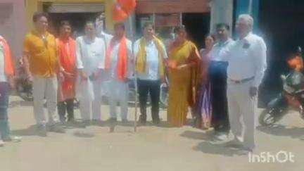 महुआडांड़: रविवार सुबह 11:00 बजे महुआडांर में मनाया गया भारतीय जनता पार्टी का स्थापना दिवस