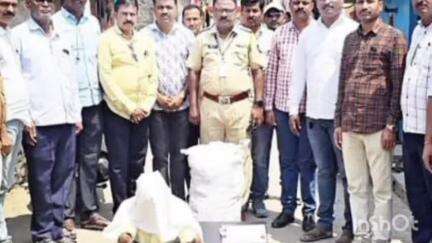 चाकूर: स्थानिक गुन्हे शाखेची उल्लेखनीय कामगिरी अण्णाभाऊ साठे नगरातील घरातून नऊ किलो 565 ग्राम गांजा जप्त
