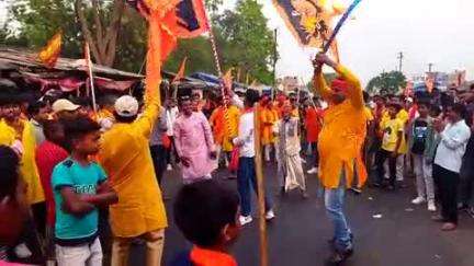 टुंडी : टुंडी प्रखंड के विभिन्न क्षेत्रों में रामनवमी को लेकर निकाला गया अखाड़ा जुलूस