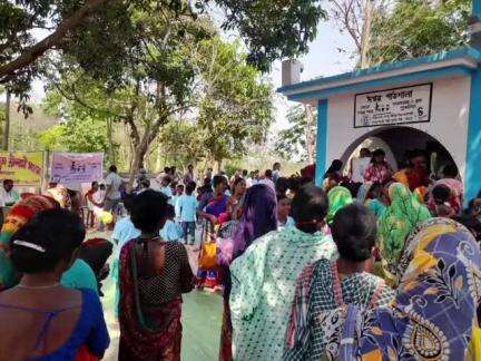মানবাজার ২: ২০০ এর ও বেশি শবর জনজাতির মানুষদের পাশে দাড়ালো শবর কল্যান সমিতি ও বোরো শবর ল্যাম্প