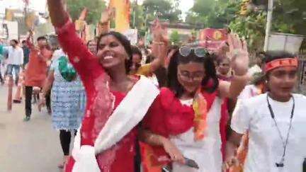 বেলডাঙা ২: জেলা জুড়ে সম্প্রীতির ছবি রামনবমীর শোভাযাত্রায়, ধর্ম যার যার উৎসব সবার 
বার্তা রেজিনগরের বিধায়কের