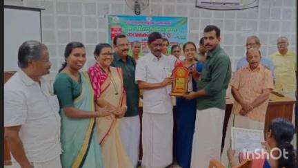 ചിറയിൻകീഴ്: മികച്ച വാർഡിനുള്ള ചിറയിൻകീഴ് ബ്ലോക്ക് പഞ്ചായത്തിന്റെ പുരസ്‌കാരം ബ്ലോക്ക് പഞ്ചായത്ത് ഹാളിൽവെച്ച് കല്ലിന്മൂട് വാർഡിന് നൽകി