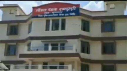 मीनापुर: खरहर गांव में दवा कारोबारी पर बदमाशों ने दरवाजे पर गोली चलाई, पुलिस जांच में जुटी