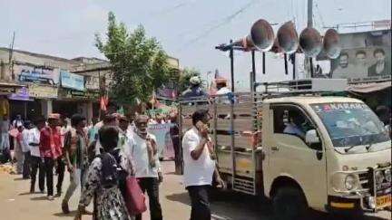 ತಾಳಿಕೋಟಿ: ಪಟ್ಟಣದಲ್ಲಿ ಮಾಜಿ ಸಿಎಂ ಬಿಎಸ್‌ವೈ ಹಾಗೂ ಬಿಜೆಪಿ ರಾಜ್ಯಾಧ್ಯಕ್ಷ ವಿಜಯೇಂದ್ರ ಪರ ರ್‍ಯಾಲಿ