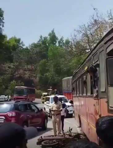 गुहागर: गुहागरात दुचाकीची एसटीला धडक ; तिघेजण जखमी