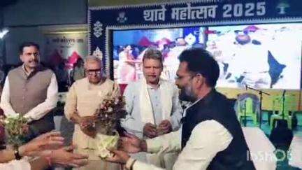 थावे: थावे होमगार्ड मैदान में थावे महोत्सव का शिक्षा मंत्री सहित अन्य नेताओं ने किया उद्घाटन, शंखनाद से हुआ कार्यक्रम शुरू