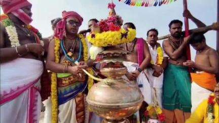 திருவெறும்பூர்: எறும்பீஸ்வரர் கோவில் கும்பாபிஷேக விழா ; ஆயிரக்கணக்கான பக்தர்கள் பங்கேற்பு