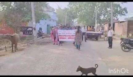 परैया: परैया प्रखंड के मध्य विद्यालय धर्मशाला परिवार ने अपने पोषक क्षेत्रों में नामांकन अभियान चलाया