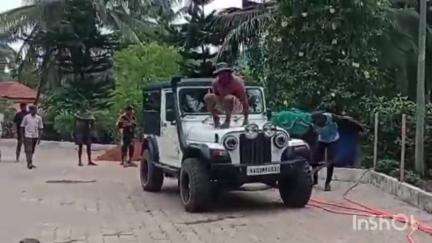 ಕೊಪ್ಪ: ಗಬ್ಬುರು ಗ್ರಾಮದಲ್ಲಿ ಜೀಪ್‌ನಲ್ಲಿದ್ದ 14 ಅಡಿ ಉದ್ದದ ಕಾಳಿಂಗ ಸರ್ಪ ಸೆರೆ