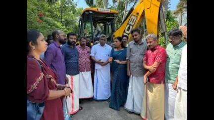 ചേർത്തല: ചമ്മനാട് എഴുപുന്ന റെയിൽവേ സ്റ്റേഷൻ റോഡ് നിർമാണം ദലീമ ജോജോ എം.എൽ.എ ഉദ്ഘാടനം ചെയ്തു