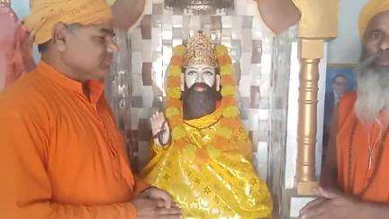 दमोह, जिला के ग्राम सागौरिय में एक ऐसा विशाल मन्दिर है जहां पर सन्त गुरु रविदास बिराजमान है सन्त ने बतायसभी के सहयोग से