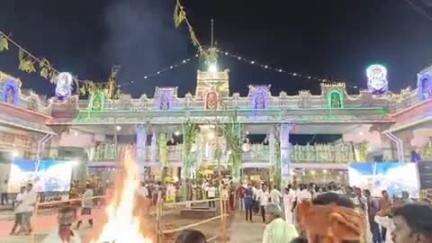 சத்தியமங்கலம்: பண்ணாரி மாரியம்மன் கோவில் குண்டம் திருவிழா - லட்சக்கணக்கான பக்தர்கள் குண்டம் இறங்கி அம்மனை வழிபட்டனர்