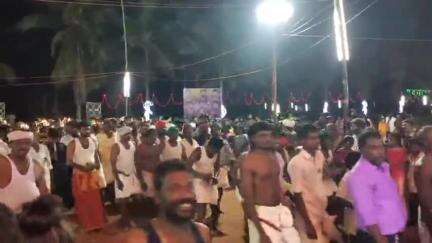 சிங்கம்புனரி: புழுதிப்பட்டி முத்துமாரியம்மன் கோவிலில் பங்குனி பொங்கல் விழா - வயிற்றில் மாவிளக்கு வைத்து நேர்த்திகடன் செலுத்திய பக்தர்கள்