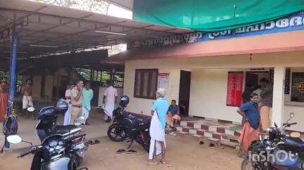 മൂവാറ്റുപുഴ: ഇലഞ്ഞി പഴന്തുരുത്ത് മഹാദേവ ക്ഷേത്രത്തിൽ മോഷണം, ഓഫീസ് മുറിയിൽ നിന്ന് 15000 രൂപ നഷ്ടപ്പെട്ടു