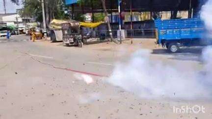 நெமிலி: நெமிலியில் திமுகவினர் பட்டாசு வெடித்து கொண்டாட்டத்தில் ஈடுபட்டனர்