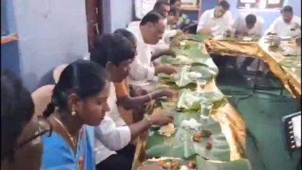 చిట్యాల: ఊరుమడ్లలో సన్న బియ్యం పంపిణీలో భాగంగా దళిత కుటుంబంతో కలిసి సహపంక్తి భోజనం చేసిన మండలి చైర్మన్ గుత్తా సుఖేందర్ రెడ్డి
