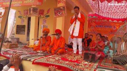 दियोहना में समाजसेवी मनोज गुप्ता के कन्या महाभोज एवं भंडारा कार्यक्रम में पहुंचे महामंडलेश्वर विधायक स्वामी प्रवक्ता नंद
