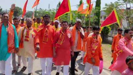 रायडीह: नवागढ़ डुमर टोली में बजरंगबली मंदिर के दूसरे स्थापना दिवस पर निकली कलश यात्रा