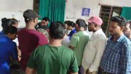 बरहेट: क्रांति स्थल पचकठिया के पास बाइक और थ्रेसर वाले ट्रैक्टर की टक्कर में बाइक चालक गंभीर रूप से घायल