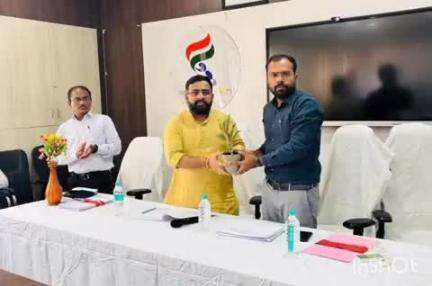 वरोरा: वरोरा येथील पंचायत समितीत आ. करण देवतळे यांच्या उपस्थितीत आढावा बैठक