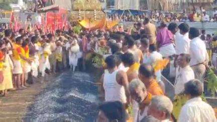 அந்தியூர்: பத்ரகாளி அம்மன் கோவில் குண்டம் திருவிழா பல்லாயிரக்கணக்கான பக்தர்கள் வந்திருந்து குண்டம் இறங்கினர்