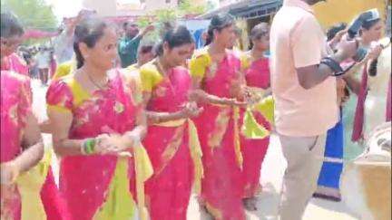 குஜிலியம்பாறை: ராமநாதபுரத்தில் மாவட்ட ஆட்சியர் சரவணன் தலைமையில் மக்கள் குறை தீர்ப்பு முகாம் நடைபெற்றது