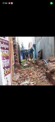असरगंज: असरगंज मेनबाजार के समीप एकसरकारी रास्ता को रतनवाजेसरिया के द्वारा70सालों से अवैध रूप से कब्जा करके रखा है ग्रामीण परेशान