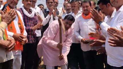 मोहखेड़: ग्राम पंचायत तंसरामाल में पूर्व विधायक ने सीसी सड़क और पीएम आवास मकान का भूमिपूजन किया