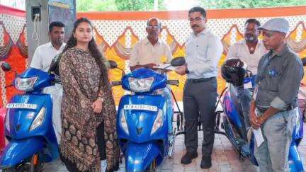 முதுகுளத்தூர்: புல்வாய்க்குளம் கிராமத்தில் மக்கள் தொடர்பு திட்ட முகாம்
