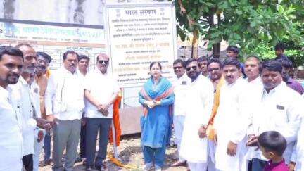 पाथ्री: लोणी बुद्रुक येथे  पाच कोटी रुपये 24 लाख रुपये खर्चाच्या कामाचे खा.संजय जाधव,खा.डॉ. फौजीया खान यांच्या हस्ते भूमिपूजन