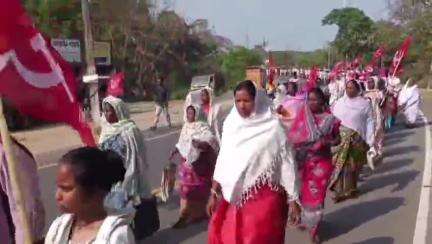 মানবাজার ২: পানীয় জলের ব্যবস্থা করা সহ 7 দফা দাবিতে মানবাজার- 2 নং BDO-কে ডেপুটেশন দিল শ্রমিক কৃষক খেতমজুর সমন্বয় কমিটি