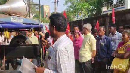 গলসি ২: CPIM গলসি ২ এরিয়া কমিটির ডাকে গলসি BLRO অফিসে গণডেপুটেশন 
 মোদি ও মমতার কুশ পুতুল দাহ গলসি চৌমাথায়