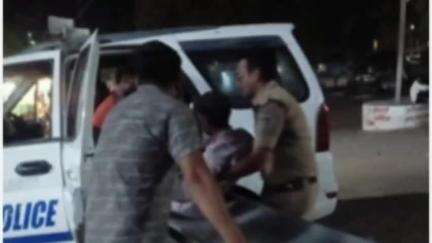 देवरी: बायपास रोड खेड़ा चौराहे पर पिकअप की टक्कर से घायल हुआ व्यक्ति, डायल 100 ने पहुंचाया अस्पताल