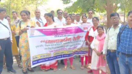 मुसाबनी: झारखंड ऑफिसर्स, टीचर एंड एम्पलॉइज फेडरेशन ने प्रखंड कार्यालय में बीडीओ को सौंपा 8 सूत्रीय मांगपत्र
