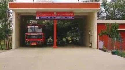 நன்னிலம்: நன்னிலம் மாரியம்மன் கோவில் தெருவில் சரவணன் என்பவர் வீட்டிற்குள் புகுந்த நல்ல பாம்பை தீயணைப்புத் துறையினர் பிடித்து காட்டில் விடப்பட்டது
